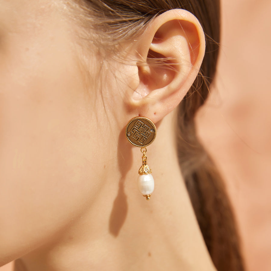 「Three Charms」 Venus Bound the endless love knot drop pearl pendant earrings & ear clips