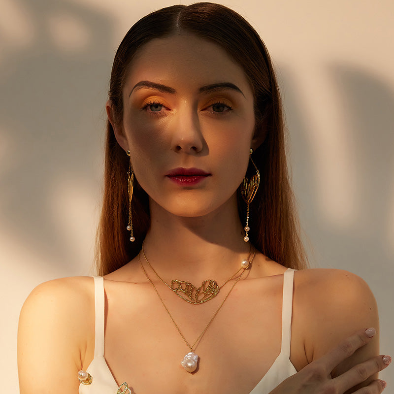 PEARLWING Big Baroque Pearl Pendant Necklace
