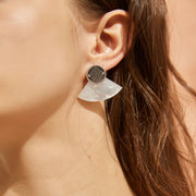 「Three Charms」 Venus Bound the endless love knot fan-shaped mother-of-pearl earrings & ear clips