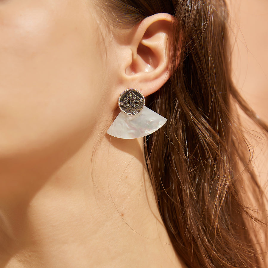 「Three Charms」 Venus Bound the endless love knot fan-shaped mother-of-pearl earrings & ear clips