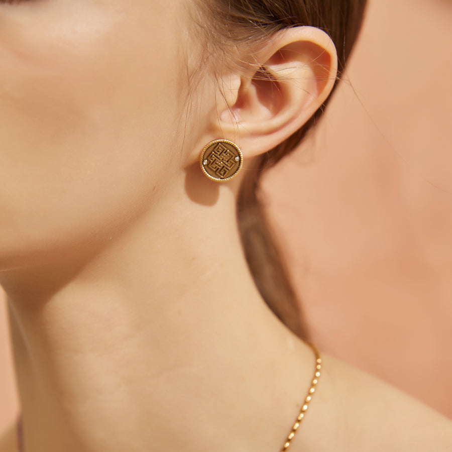 「Three Charms」Venus Bound the endless love knot simple stud earrings