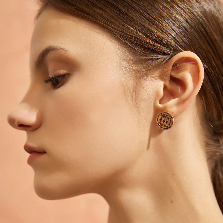 「Three Charms」Venus Bound the endless love knot simple stud earrings