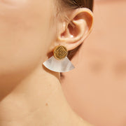 「Three Charms」 Venus Bound the endless love knot fan-shaped mother-of-pearl earrings & ear clips