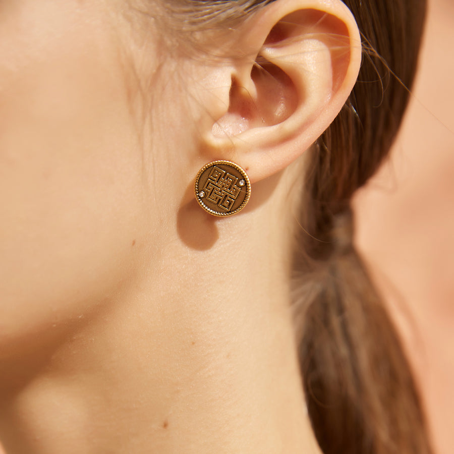 「Three Charms」Venus Bound the endless love knot simple stud earrings