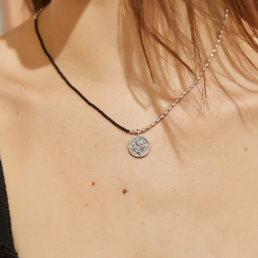 「Three Charms」 Venus Bound the endless love knot crystal beaded necklace