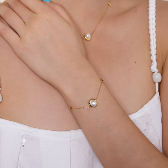 Moonlit Grace / Lunar Phase& Moon Minimalist Pearl Bracelet