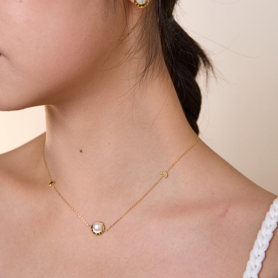 Moonlit Grace / Lunar Phase& Moon Minimalist Pearl Necklace