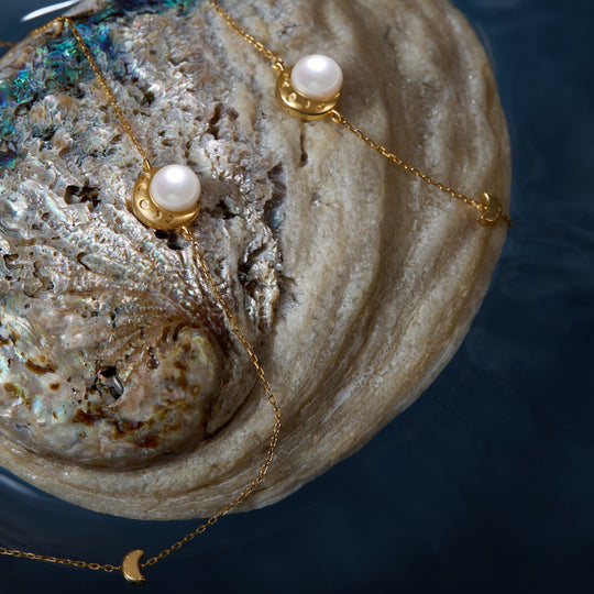 Moonlit Grace / Lunar Phase& Moon Minimalist Pearl Necklace